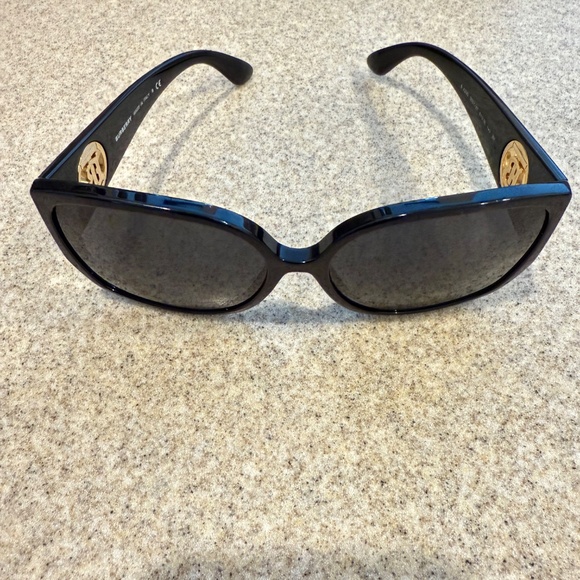 Burberry sunglasses - Picture 2 of 5